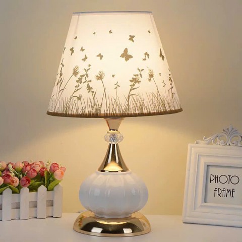 Đèn để bàn thân bằng sứ,  chao vải, chuyển màu ánh sáng bằng công tắc TẮT/BẬT